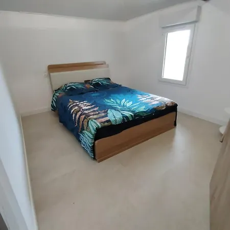 Maisonnette A Etage